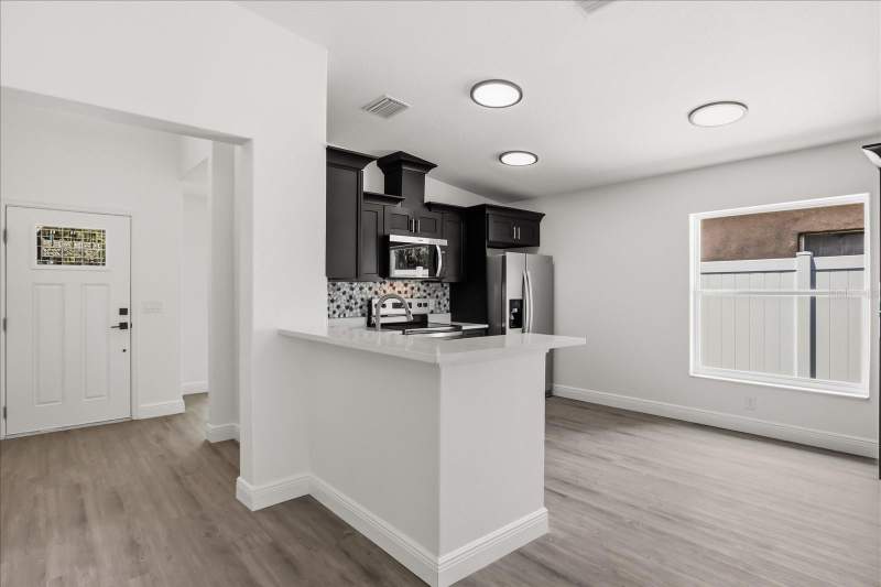 4 bedroom Single Family Residence at 710 Beecher Street, Leesburg W C Wilkins 06, Leesburg — photo 3