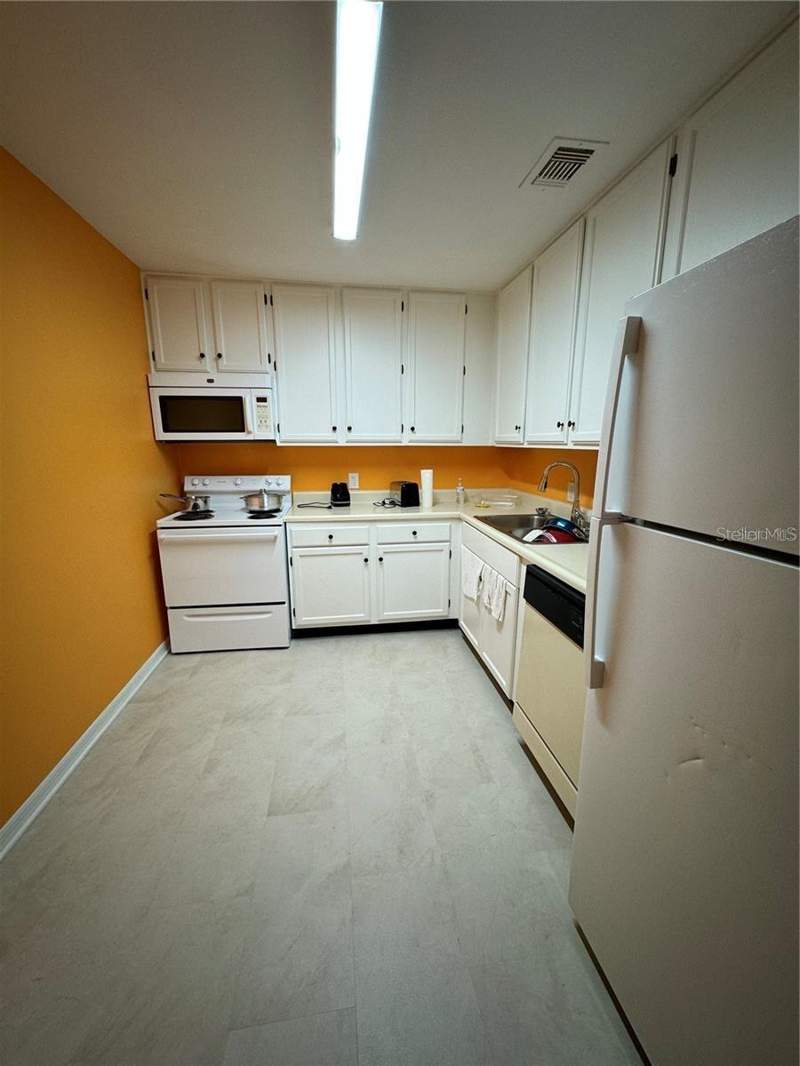 2 bedroom Condominium at 4136 Versailles Drive #4136D, Cypress Pointe/Lk Orlando, Orlando — photo 5