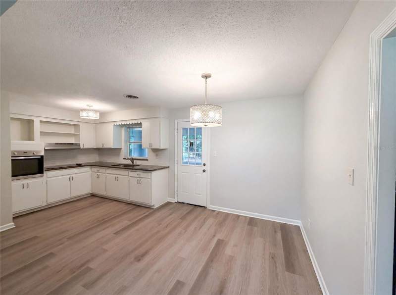 3 bedroom Single Family Residence at 2410 NE 3rd Avenue, Mira Mar, Ocala — photo 2