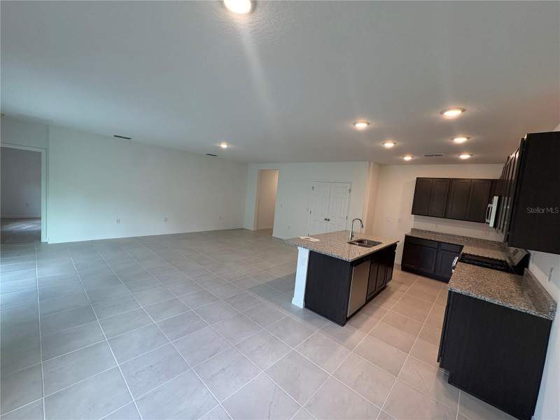 4 bedroom Single Family Residence at 27468 Black Kite Avenue, Eagletail Landing - Ph 1, Howey In The Hills — photo 2
