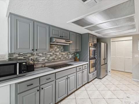 1222 Huntington Avenue, Spring Hill FL - photo 14 of 52