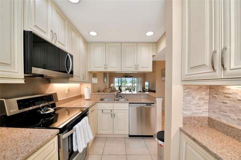 421 Cerromar Terrace #469, Venice FL - photo 17 of 44