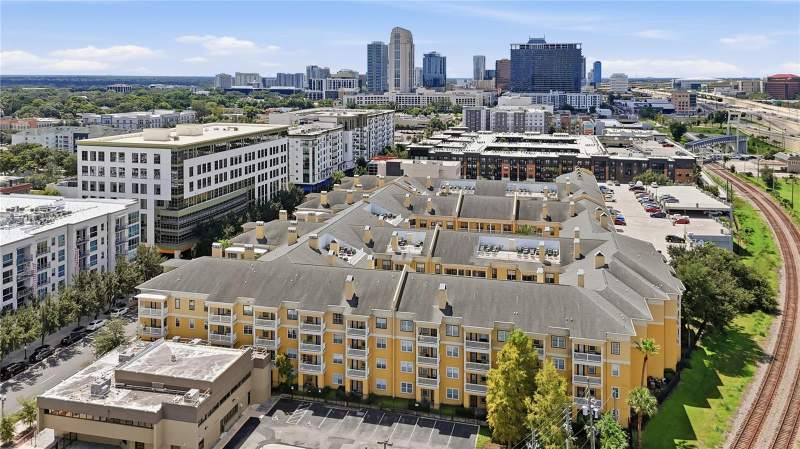 2 bedroom Condominium at 860 N Orange Avenue #239, Park North/Cheney Place, Orlando — photo 2