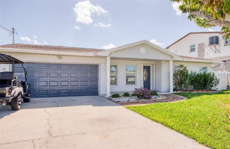 3 bedroom Single Family Residence at 551 Crystal Drive, Crystal Island, Madeira Beach — photo 2