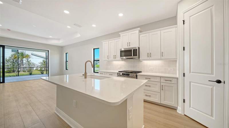 3 bedroom Single Family Residence at 6334 Dry Tortugas Drive, Grand Park Phase 2, Sarasota — photo 4