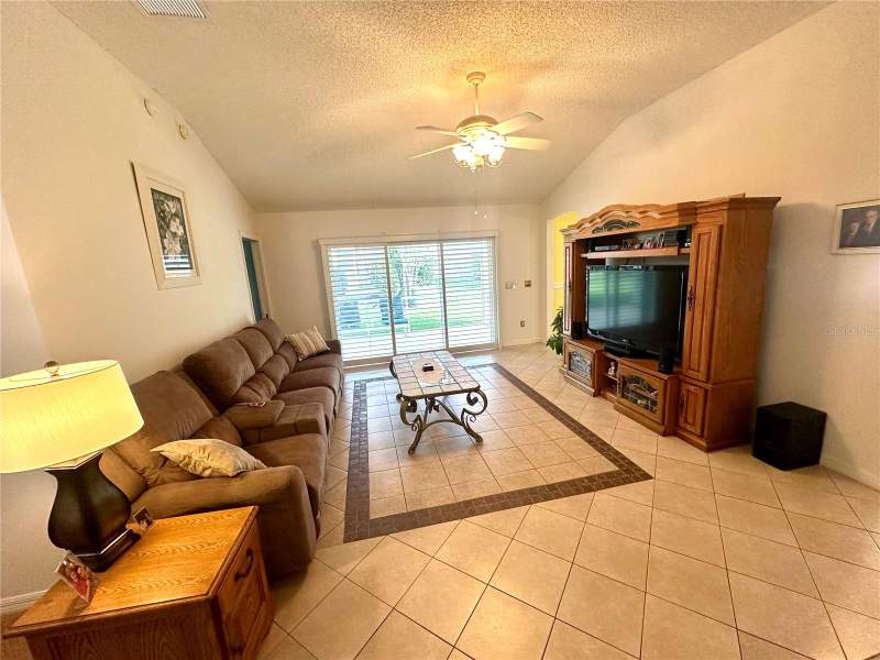 2 bedroom Single Family Residence at 3033 Hillside Lane, The Villages, The Villages — photo 4