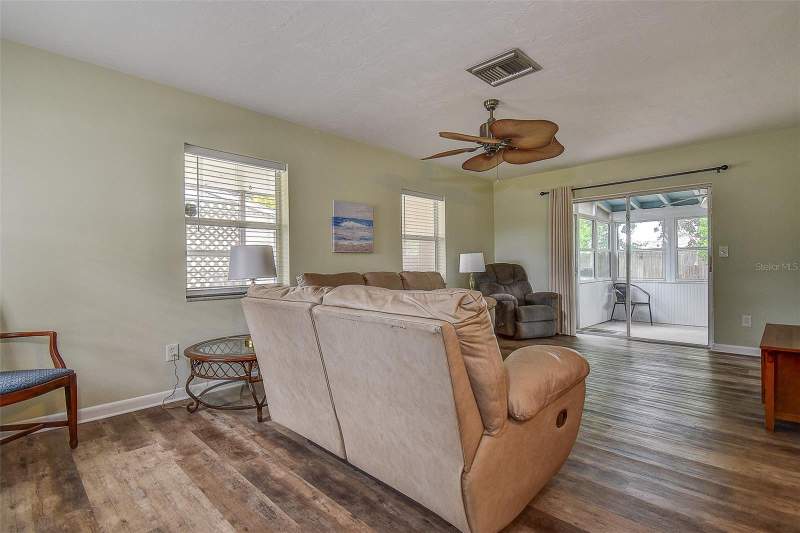 2 bedroom Single Family Residence at 6237 Dalton Street, Spring Hill, Spring Hill — photo 4