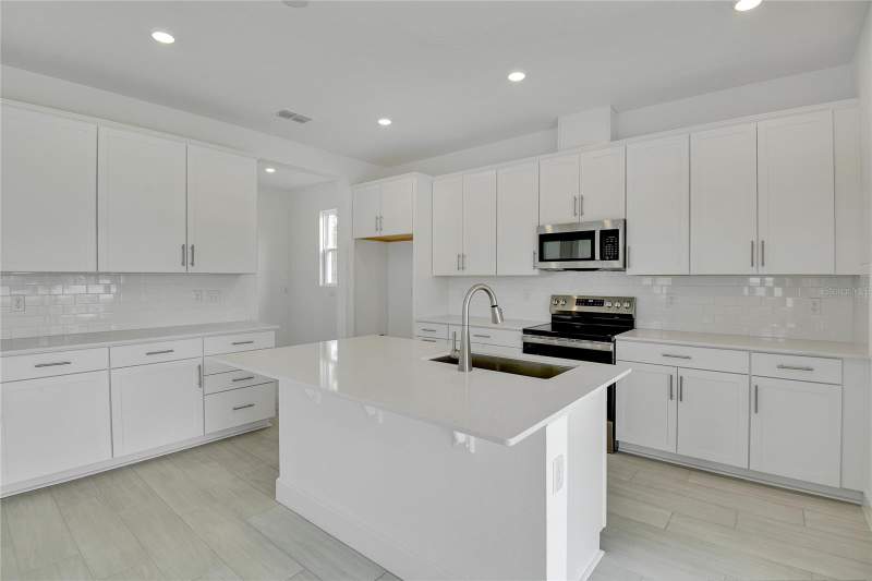 5 bedroom Single Family Residence at 1051 Cloud Ridge Court, Seasons At Wekiva Ridge, Mount Dora — photo 4