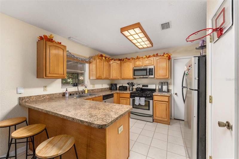 3 bedroom Single Family Residence at 3025 W University Avenue, Black Acres, Gainesville — photo 3