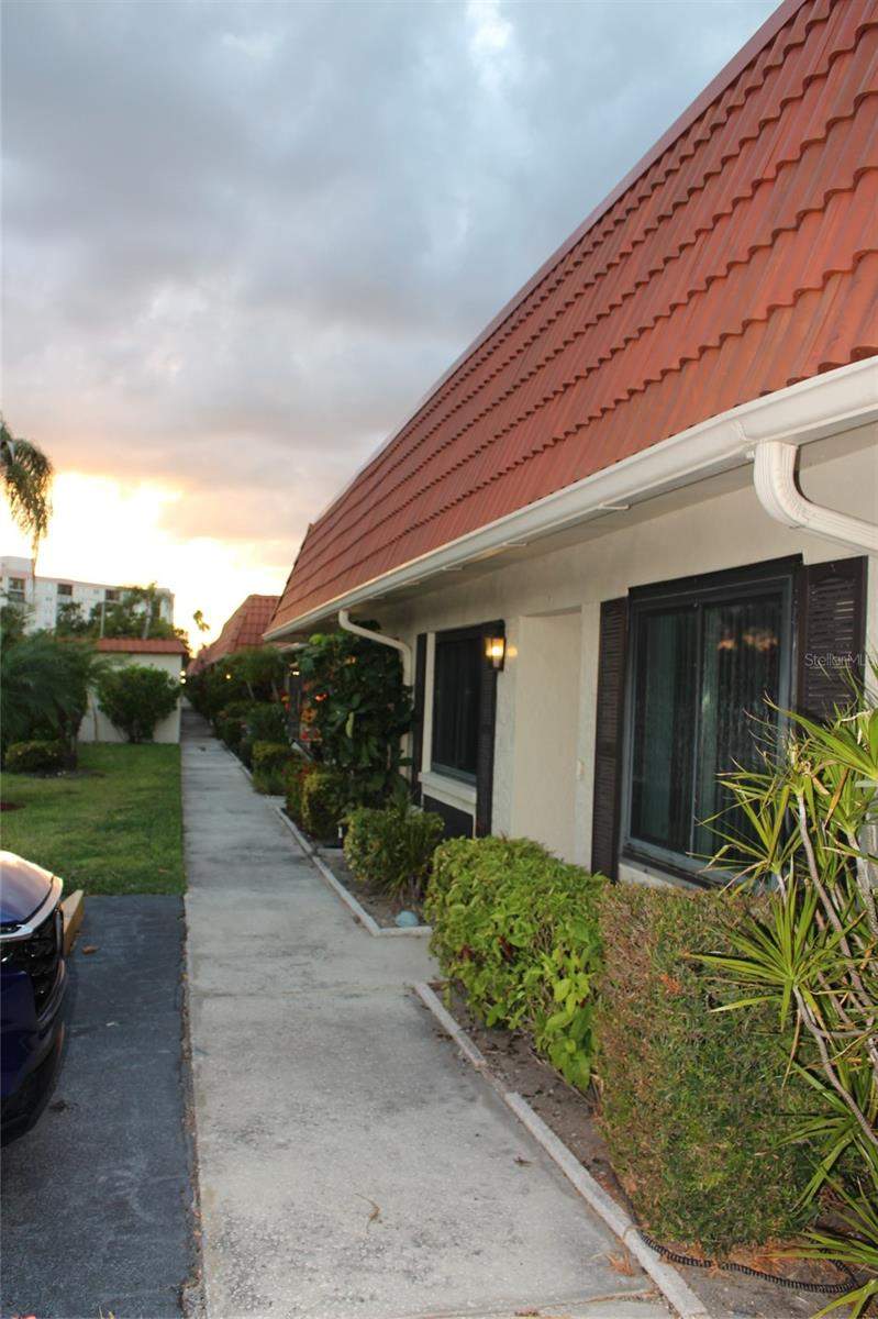 2 bedroom Villa at 19029 US Highway 19 #16C, Imperial Cove 11, Clearwater — photo 2