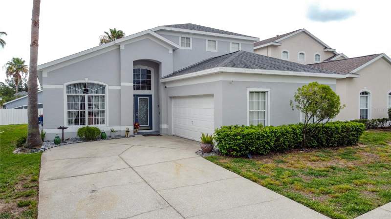 4 bedroom Single Family Residence at 208 CASTLEMAIN CIRCLE, HAMPTON ESTATES, DAVENPORT — photo 1