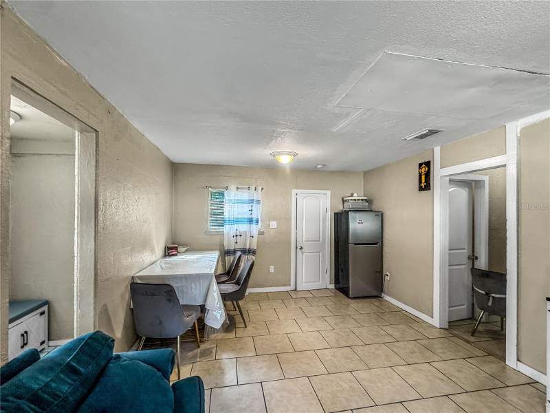 2 bedroom Single Family Residence at 8307 N Hillsborough Lane, Kathryn Park, Tampa — photo 5