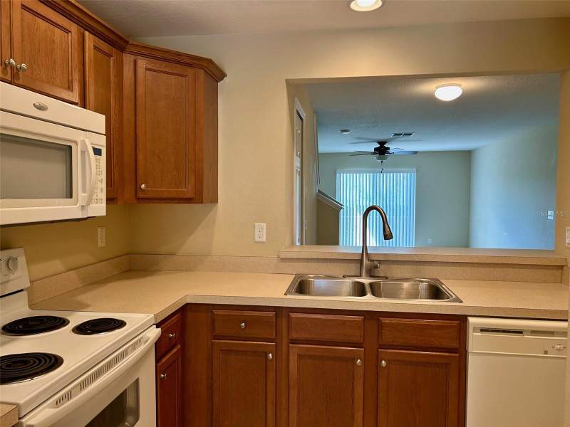 2 bedroom Townhouse at 2078 Sun Down Drive, Sunset Pointe Twnhms, Clearwater — photo 5