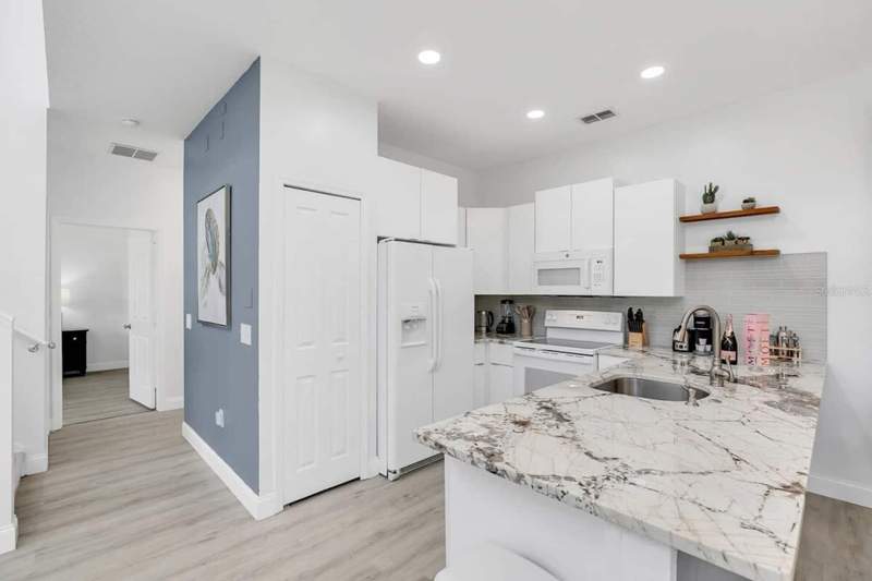 4 bedroom Townhouse at 407 Madison Circle, Windwood Bay Ph 01, Davenport — photo 3