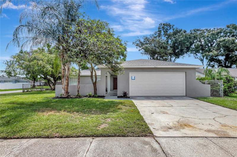 4 bedroom Single Family Residence at 917 WINCHESTER COURT, WOODBERY ESTATES, BRANDON — photo 1