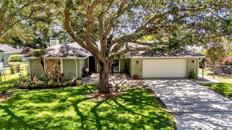 4 bedroom Single Family Residence at 422 WILLOW RUN, WILLOW RUN, LAKELAND — photo 1