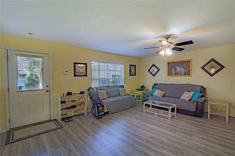 3 bedroom Townhouse at 10917 Brickside Court, Summerfield Village 1 Tr 2, Riverview — photo 2
