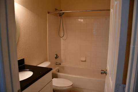 5062 NW 44th Lane #107, Gainesville FL - photo 11 of 18