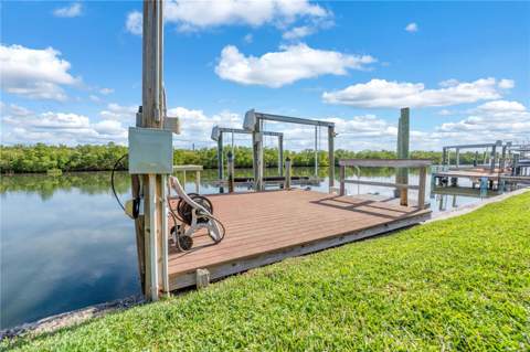 911 Silver Palm Way, Apollo Beach FL - photo 6 of 35
