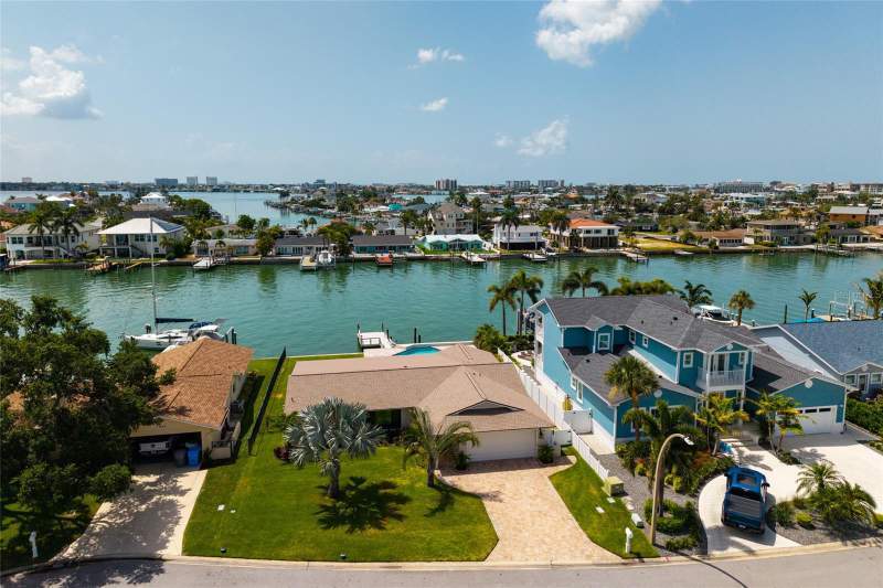 3 bedroom Single Family Residence at 825 116th Avenue, Capri Isle, Treasure Island — photo 2