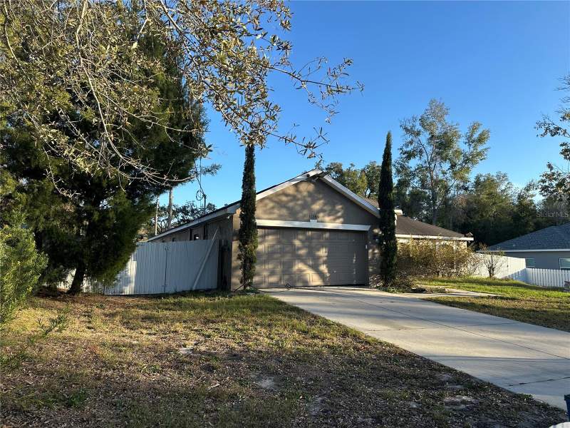 4 bedroom Single Family Residence at 11382 Mahopac Road, Royal Highlands, Weeki Wachee — photo 2