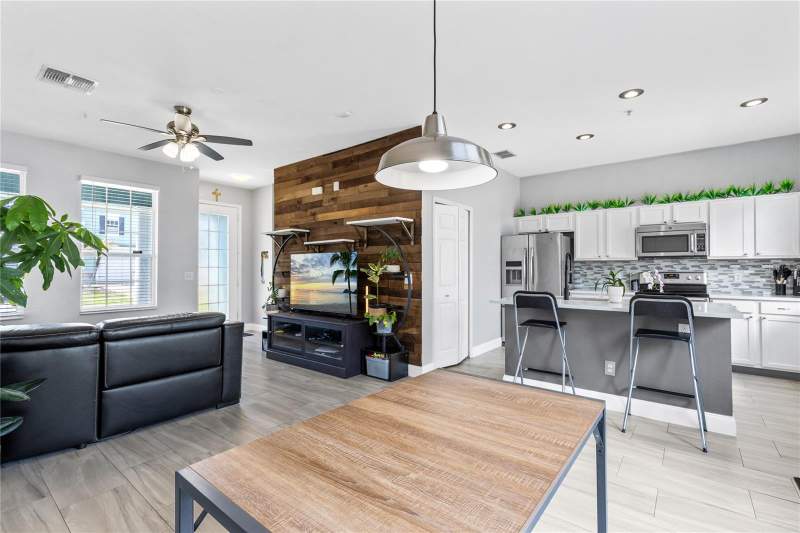 3 bedroom Townhouse at 6187 Chapledale Drive, Lee Vista Square, Orlando — photo 4
