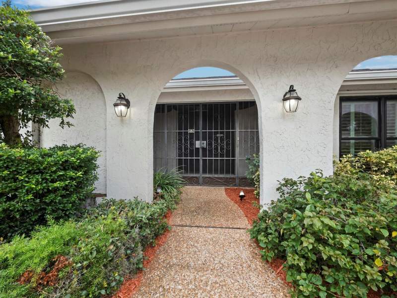 3 bedroom Single Family Residence at 6945 Country Lakes Circle, Palm-Aire At Sarasota Unit 7 Ph 1, Sarasota — photo 5
