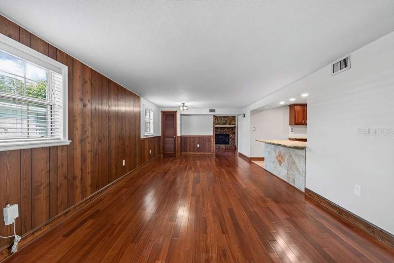 5 bedroom Single Family Residence at 11005 N 27th Street, Sherwood Heights Unit 2, Tampa — photo 4