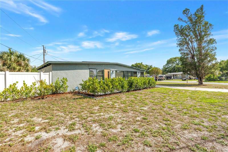3 bedroom Single Family Residence at 7599 Meadowlawn Drive, Meadow Lawn 5th Add, St Petersburg — photo 4