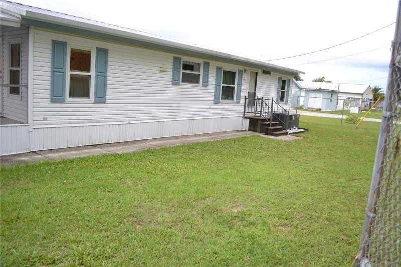 3 bedroom Manufactured Home at 5951 SE 158th Court, Woods & Lakes, Ocklawaha — photo 3