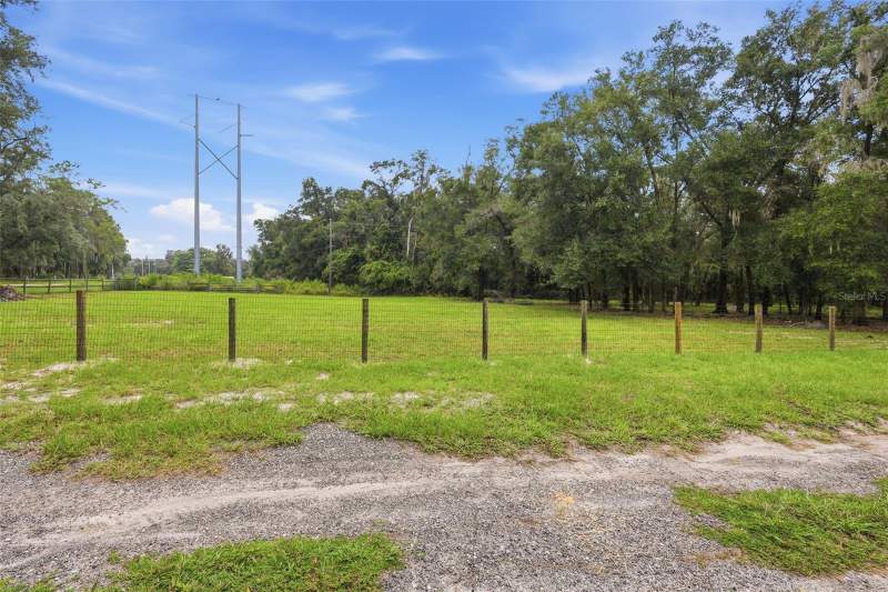 2 bedroom Single Family Residence at 1095 S Ridgewood Avenue, Deland, Deland — photo 5