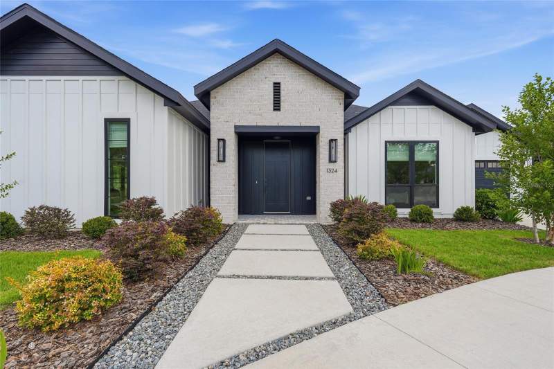 4 bedroom Single Family Residence at 1324 SW 120th Drive, Glorias Way, Gainesville — photo 2