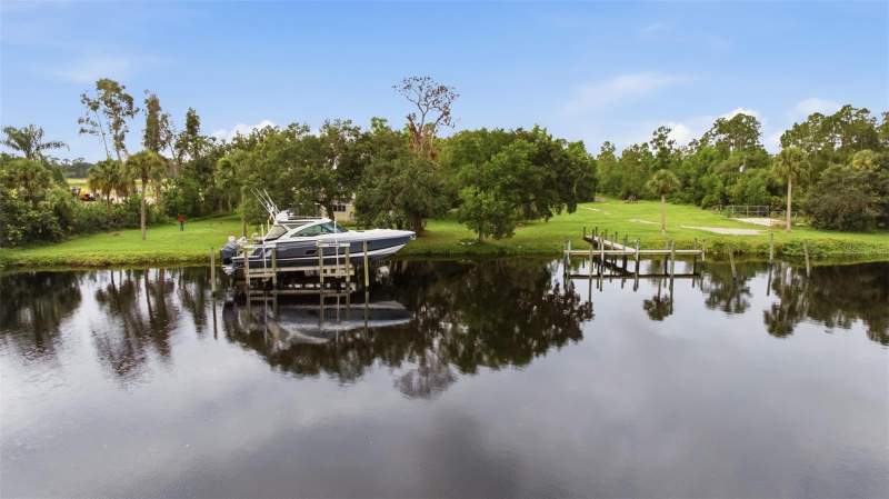 5 bedroom Single Family Residence at 13664 & 13668 Marquette Boulevard, Riverview Or Lane, Fort Myers — photo 4