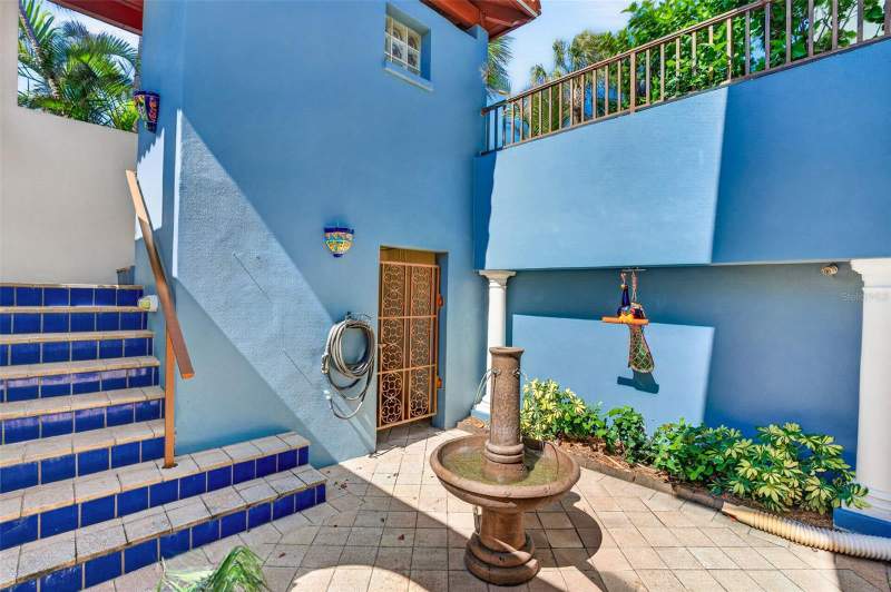 6 bedroom Single Family Residence at 831 Mandalay Avenue, Mandalay Sub, Clearwater Beach — photo 5
