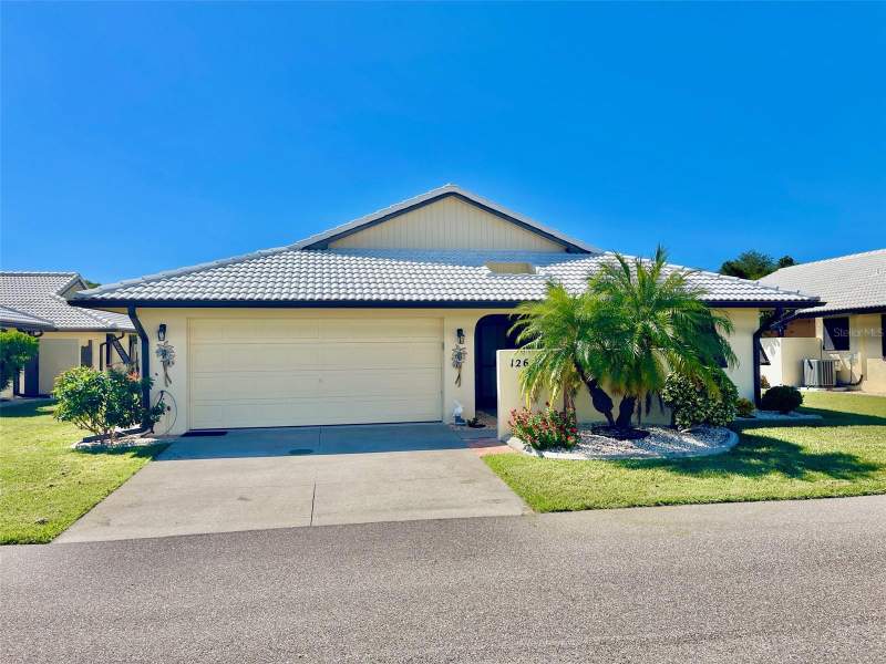 126 SANDSTONE CIRCLE home for sale in Hourglass Lakes