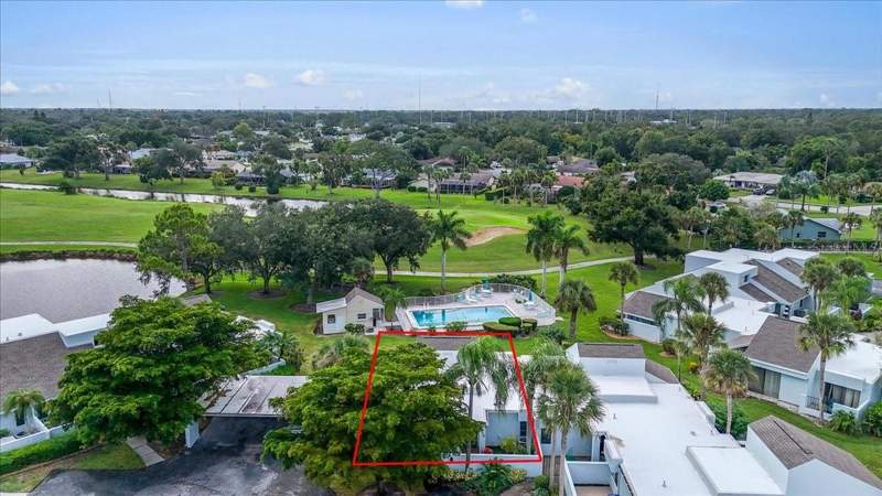 2 bedroom Villa at 2319 Lakeside Mews #B3, 7337-Meadowlake 1, Sarasota — photo 2