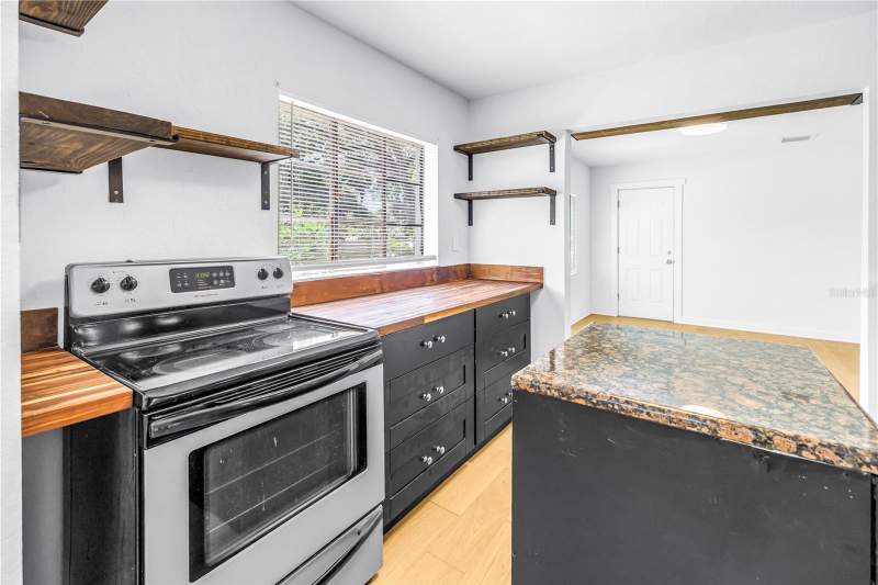 3 bedroom Single Family Residence at 2000 27th Avenue, Pine City Sub Rep, St Petersburg — photo 4