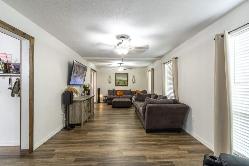 4 bedroom Single Family Residence at 14215 NW 142nd Place, Tompsett Survey/Alachua, Alachua — photo 4