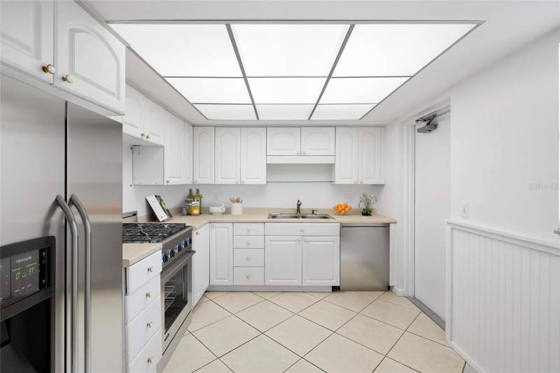 2 bedroom Condominium at 5108 Brittany Drive #903, Bayway Isles Point Brittany Two, St Petersburg — photo 4