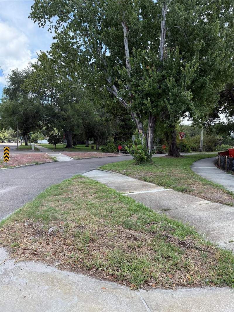4 bedroom Single Family Residence at 3531 Dr Mlk Jr. Drive, Allendale, St Petersburg — photo 4