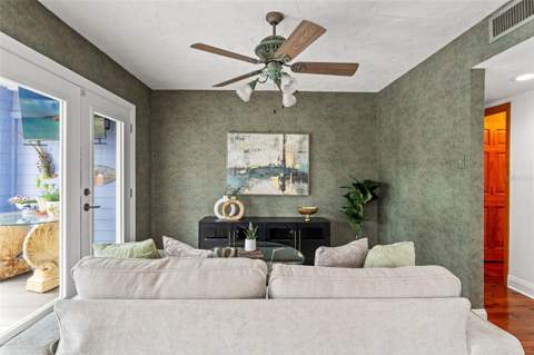 906 W Henry Avenue, Tampa FL - photo 6 of 6
