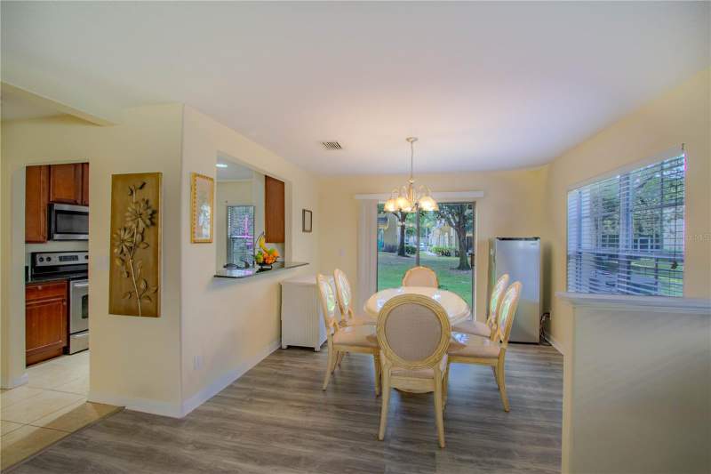 3 bedroom Townhouse at 10917 Brickside Court, Summerfield Village 1 Tr 2, Riverview — photo 3