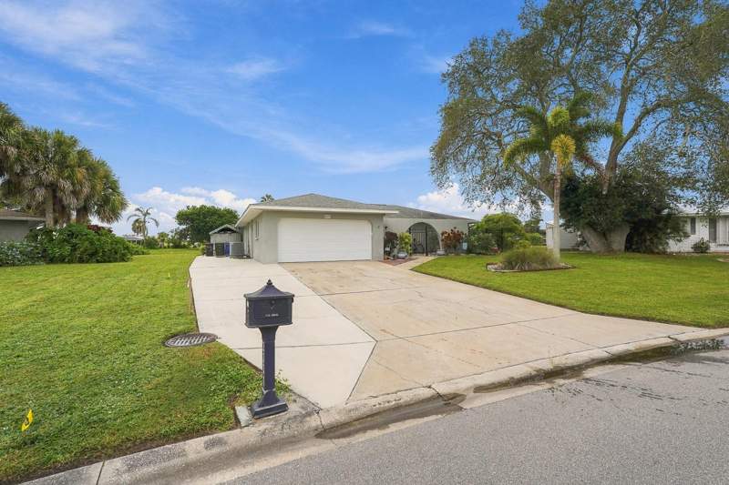 2 bedroom Single Family Residence at 2331 Sandlewood Drive, Venice Gardens, Venice — photo 4