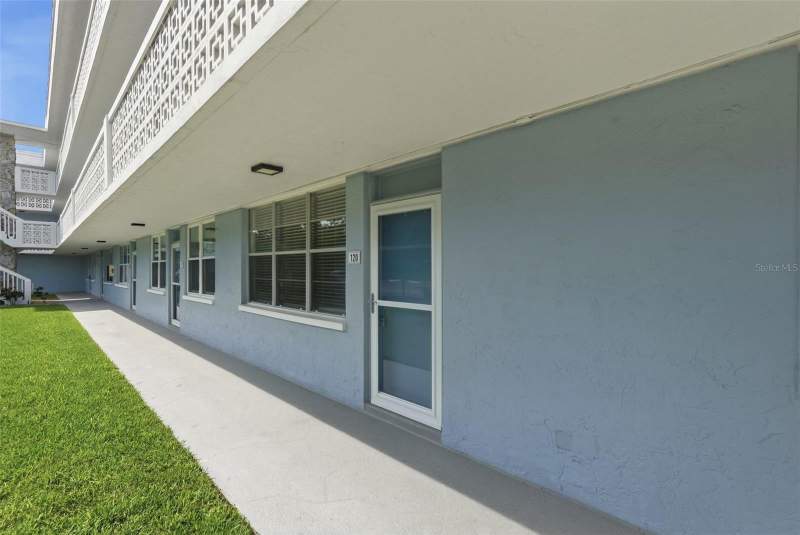 1 bedroom Condominium at 4720 Locust Street #120, Winston Park Northeast, St Petersburg — photo 2