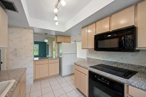 4329 Brittany Lane #59, Sarasota FL - photo 8 of 34