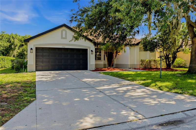 3 bedroom Single Family Residence at 1710 Brookstone Way, Walden Lake Unit 29 Ph Two, Plant City — photo 2