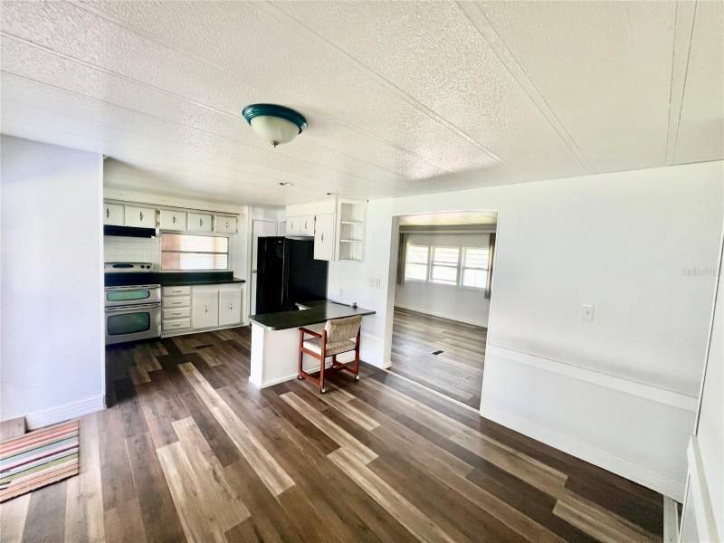 2 bedroom Mobile Home at 10811 Freedom Drive, Senate Manor, Port Richey — photo 4