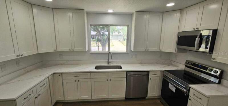3 bedroom Single Family Residence at 10842 SW 90th Court, Oak Run Un D Nbrhd 01, Ocala — photo 2