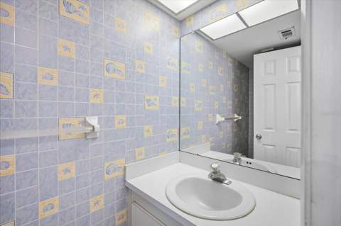 4910 Bay Street #105, St Petersburg FL - photo 6 of 22