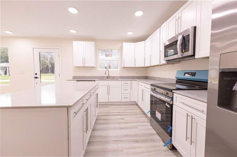 3 bedroom Single Family Residence at 2399 CR 423, Indian Estates, Lake Panasoffkee — photo 5